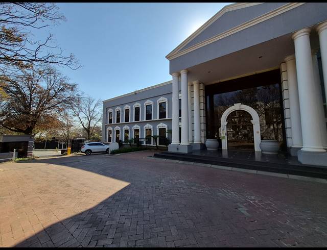 100M² OFFICE TO LET IN HYDE PARK